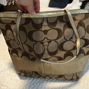 Coach shoulder bag gold with plaid lining